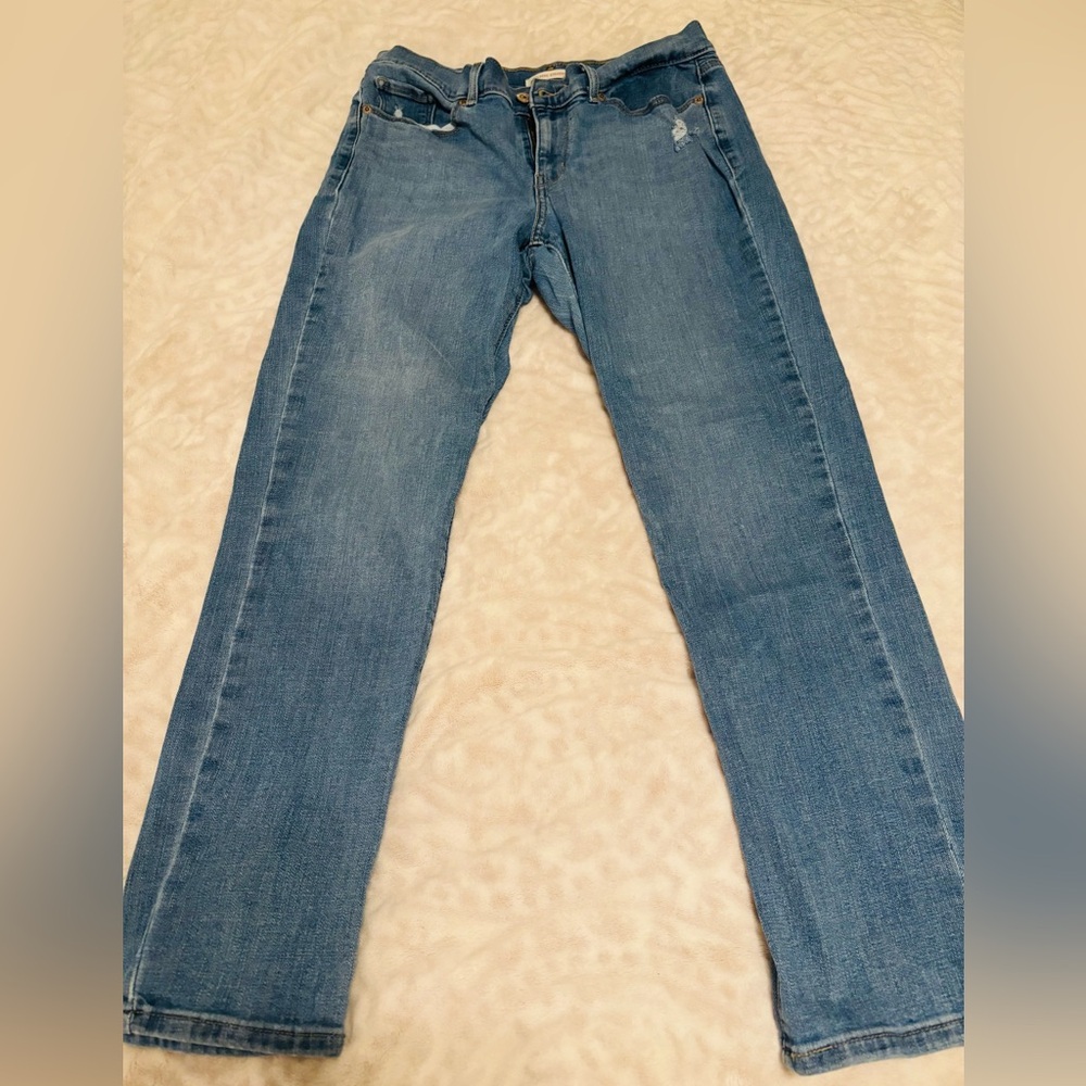 Levi’s Classic Straight Blue Jeans slight distress around pocket
